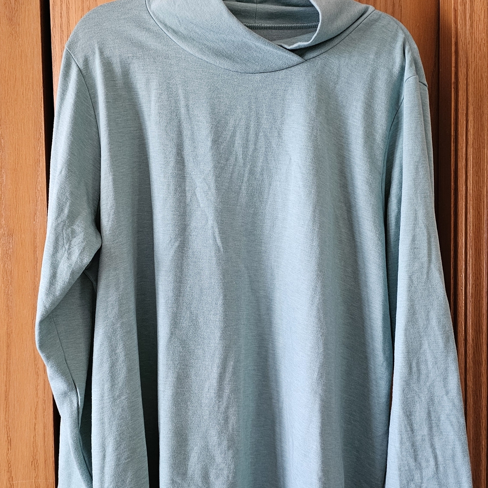 Cuddl Duds Long Sleeve Lightweight Top in Light Teal.  2x Very Comfy.